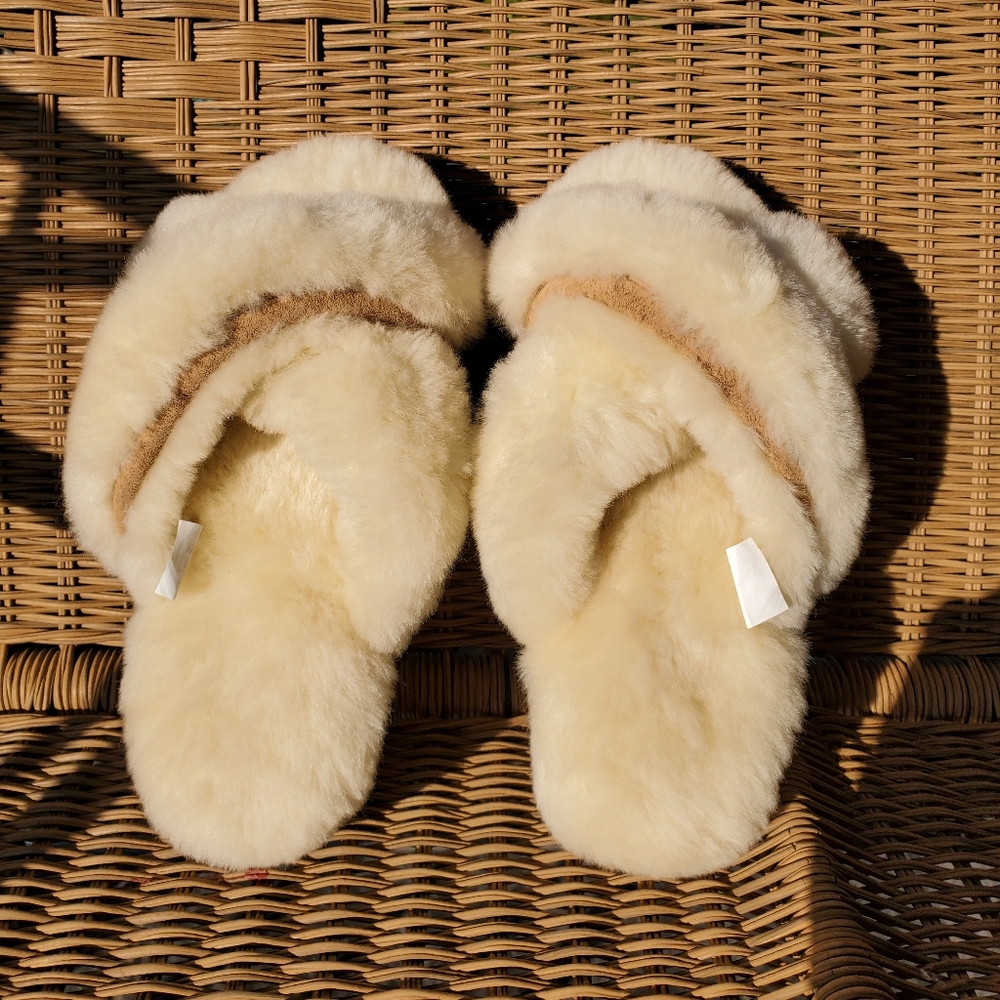 UGG Slippers, Women's 5, run big